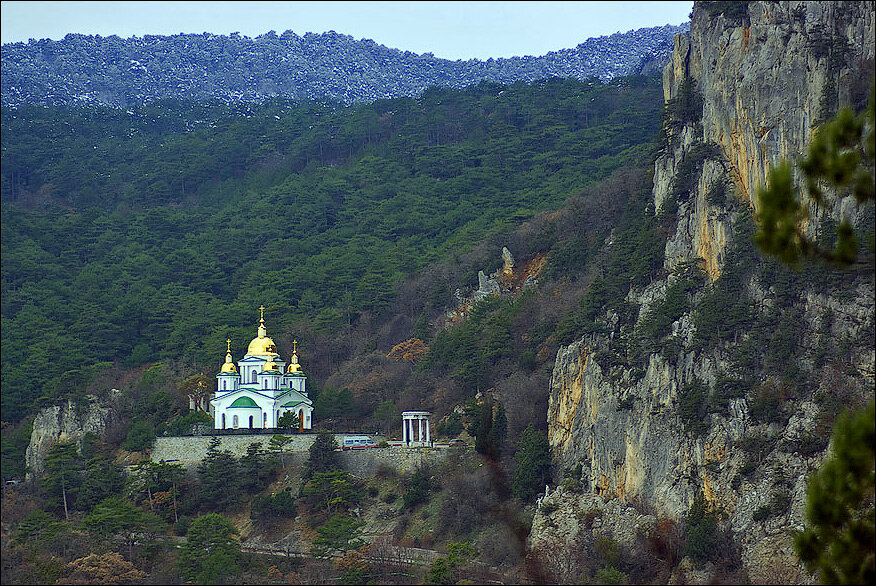 Крым Ореанда храм Архангела Михаила