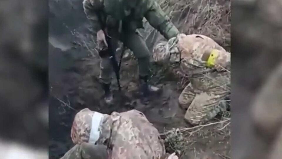     Российские военные взяли в плен боевиков-наркоманов Скриншот видео
