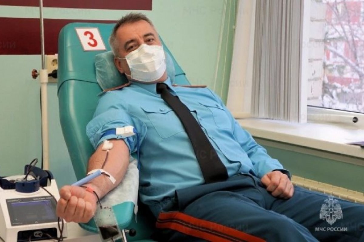    Начальник тюменского МЧС сдал кровь для нуждающихся в помощи