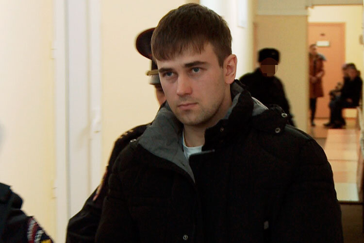    Сегодня на кладбище Зеленодольска прошли необычные похороны. Как стало известно «БИЗНЕС Online», в последний путь там проводили Игоря Богаченко, который несколько лет назад ограбил инкассаторскую машину Сбербанка, где сам же и работал Фото: «БИЗНЕС Online»