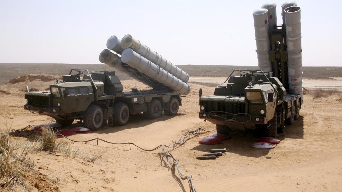 ЗРК С-300 "Фаворит" на защите алжирского неба.