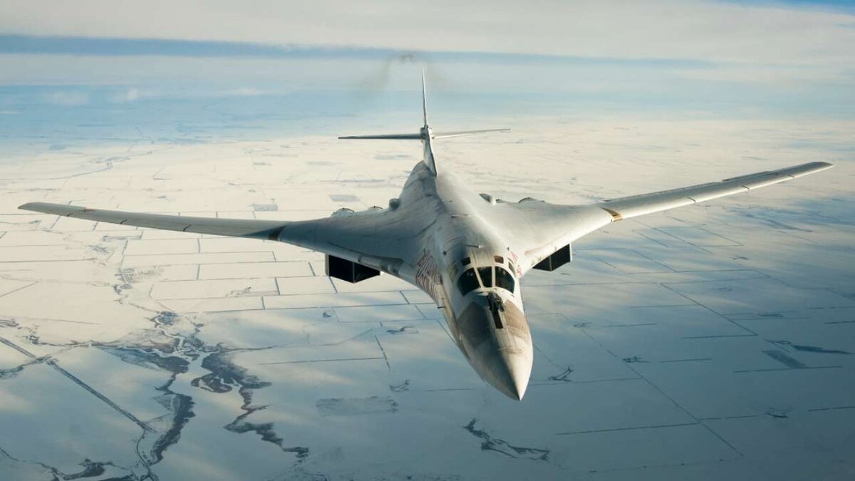    Второй по счету усовершенствованный бомбардировщик-ракетоносец Ту-160М успешно поднялся в небо.