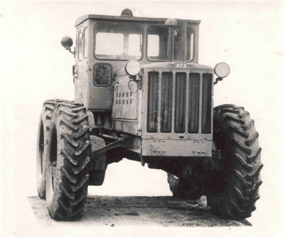 Колесный трактор т-4к. Трактор ХТЗ т28. Трактор МТЗ ЛТЗ Т 100. Трактор т4 СССР.