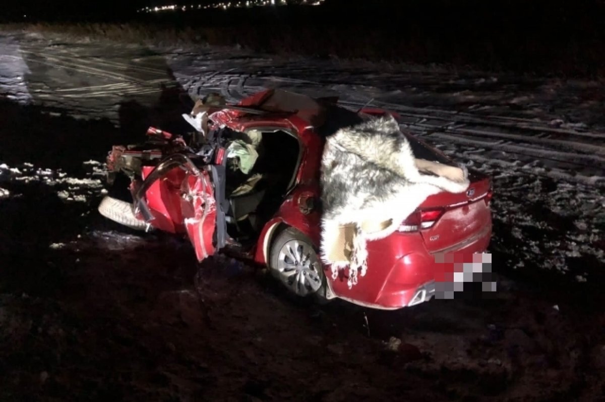    Два человека погибли при столкновении иномарки с тягачом в Аларском районе