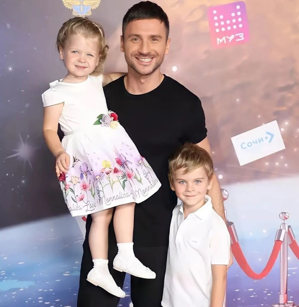    Сергей Лазарев с детьми, фото ВКонтакте Юлия Натямба