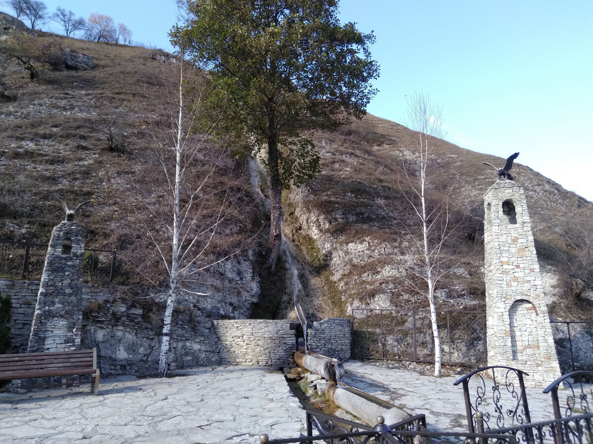 Водопад Девичьи слёзы в Чечне, со стороны дороги