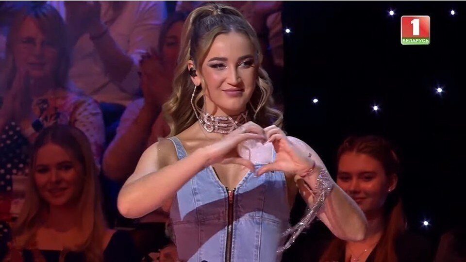     Ольга Бузова говорит, что для счастья ей достаточно белоруса или русского. Скрин видео "Беларусь-1"