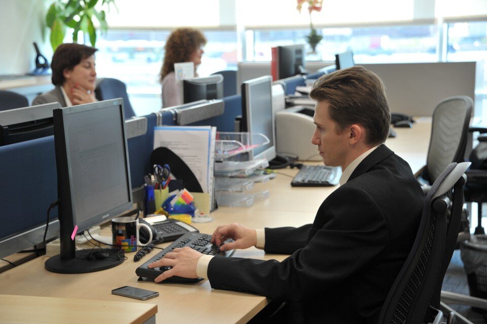     Работница преодолела все препятствия и вернулась на работу. Михаил ФРОЛОВ