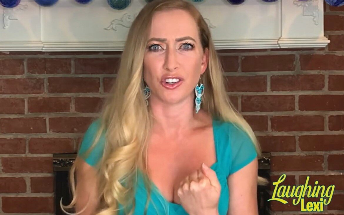 Скриншот из триллера "Lexi".