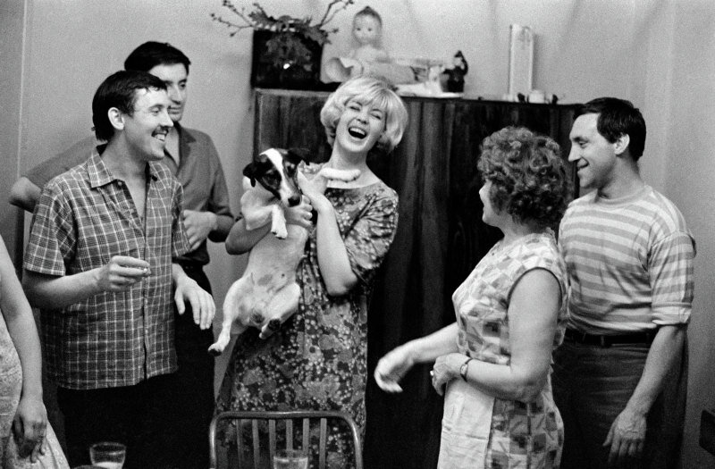    Валерий Золотухин, Вениамин Смехов, Нина Шацкая (в центре) и Владимир Высоцкий