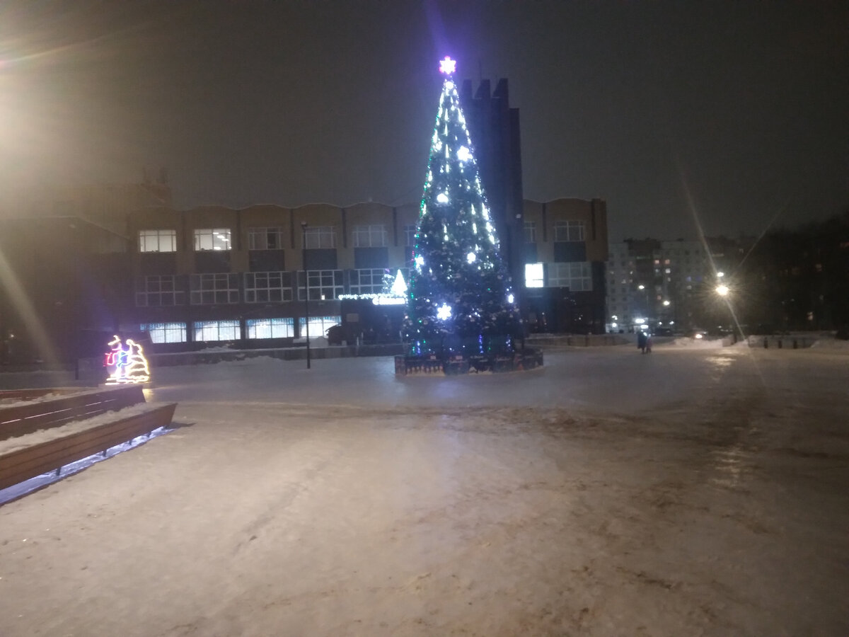 Фото автора Ирины Одарчук Нарядная ёлка в городе