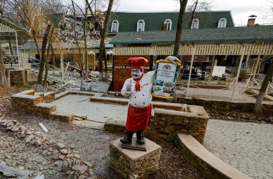 Зловеще смотрится ресторан