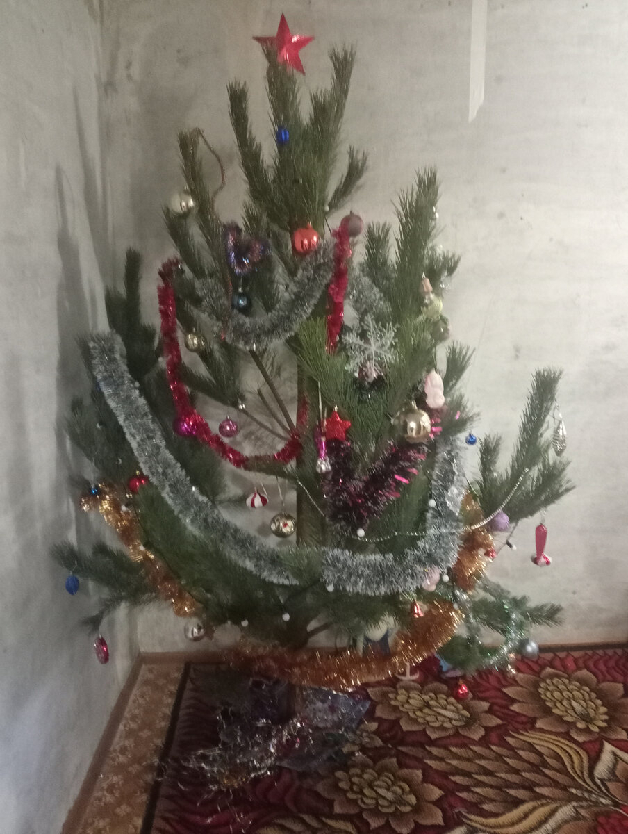 Да,обои до нового года мы поклеить не успели.