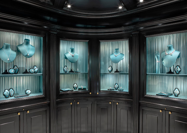  - !  ,      .       Gucci