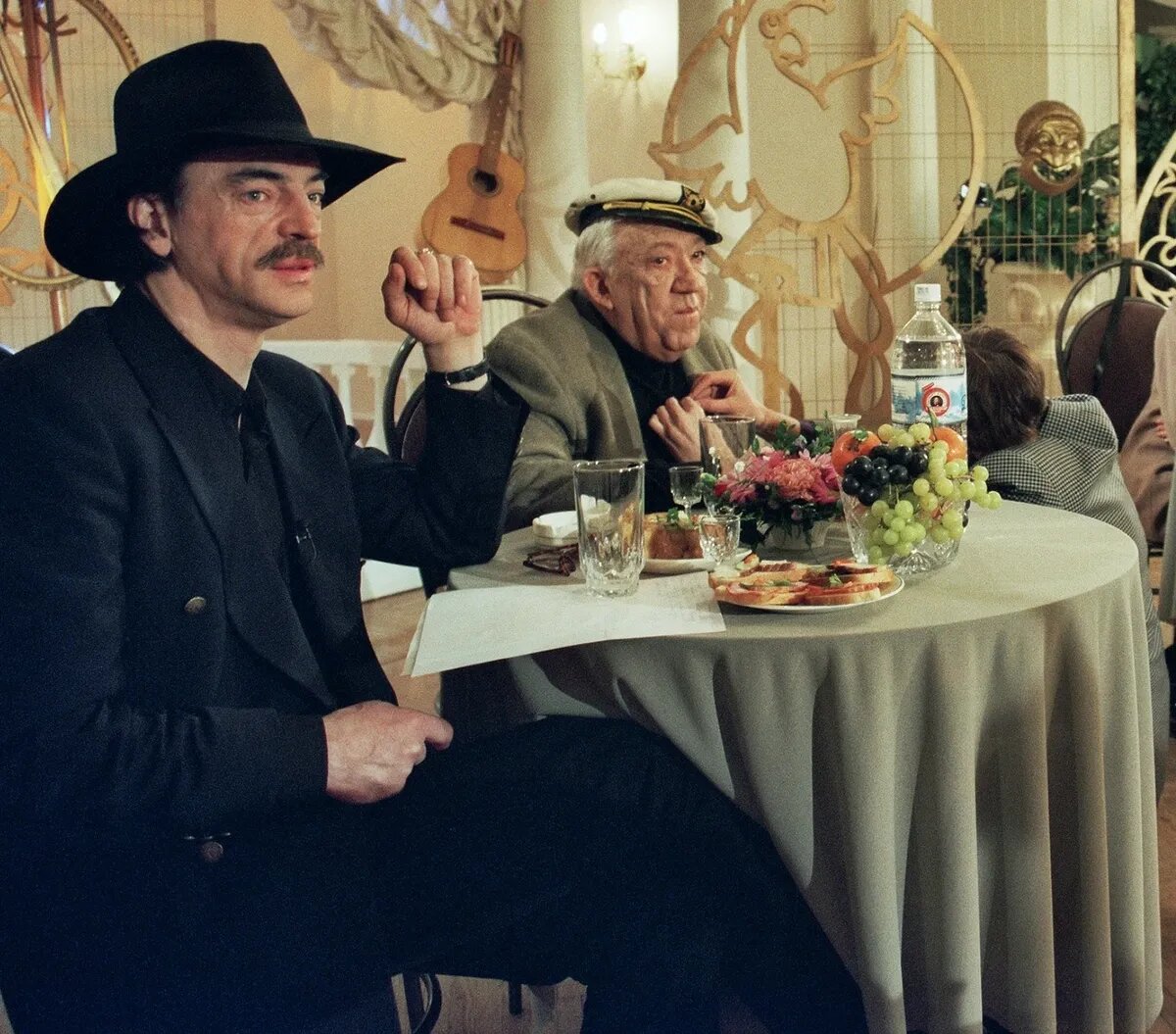 Михаил Боярский и Юрий Никулин. Фото: Wikimedia commons