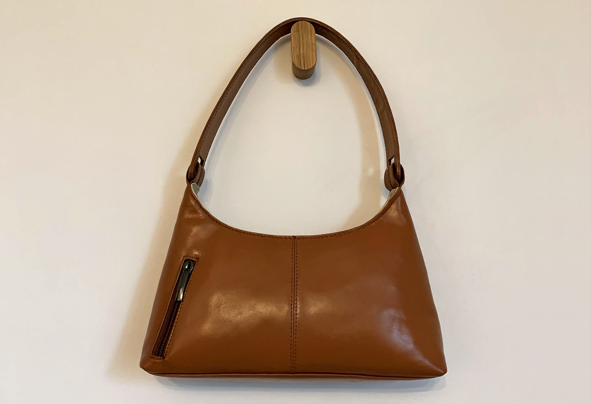 И извечная молния сзади. Вот зачем?