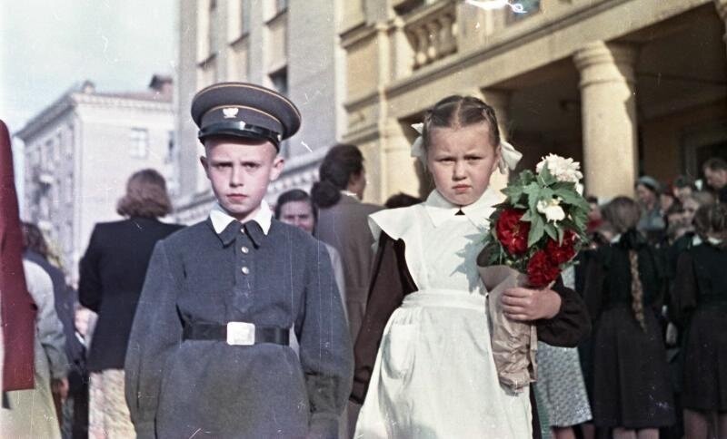 1 сентября, 1950-е годы. Фото взято из открытых источников: russiainphoto.ru