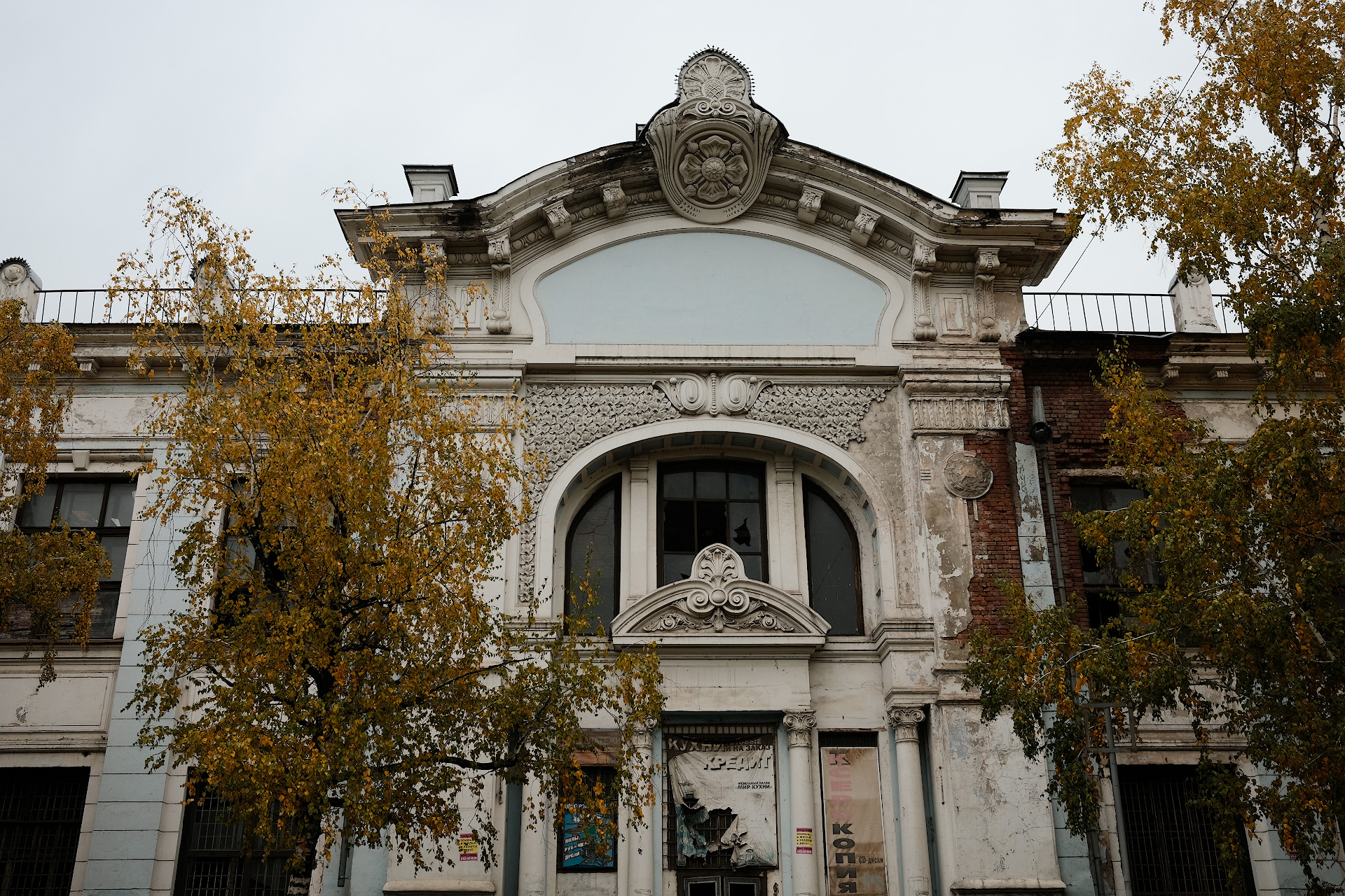 Уникальный архитектурный шедевр в Бийске. Руины исторического наследия России1