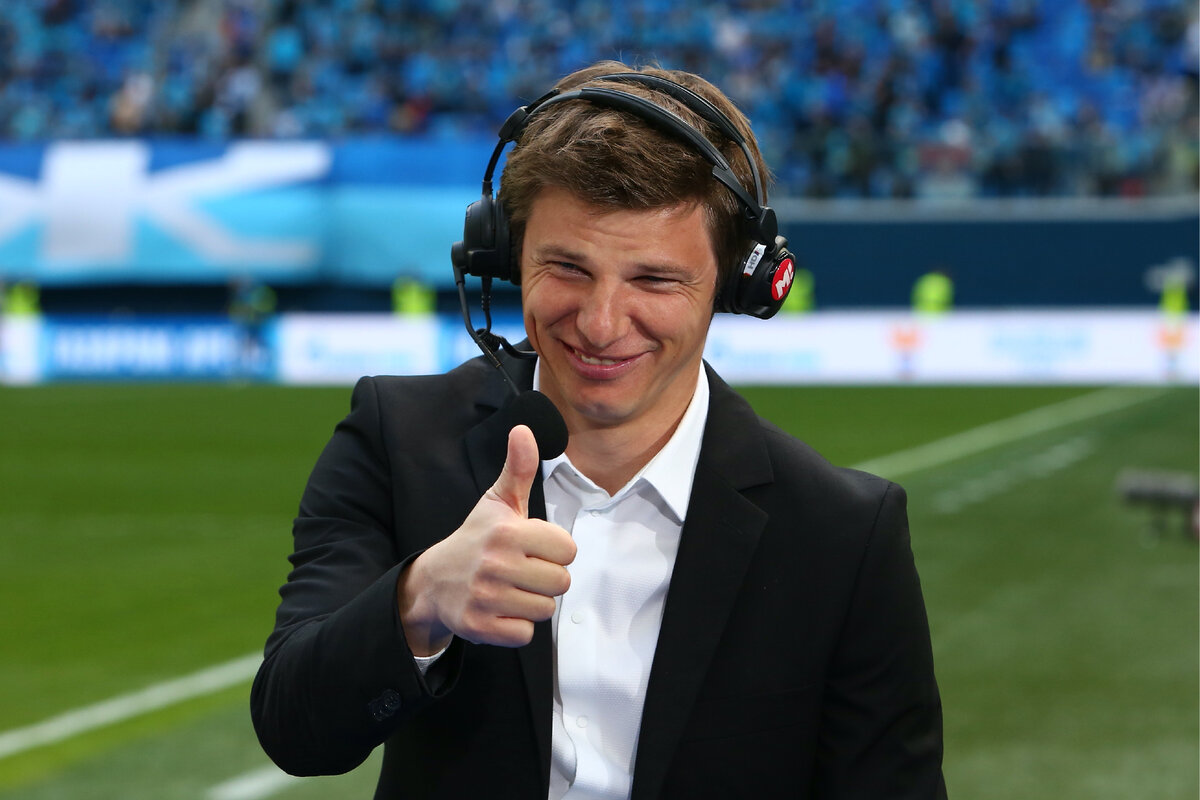 Я же сказал. что надо покупать сильных футболистов, чтобы выходить из группы ЛЧ!