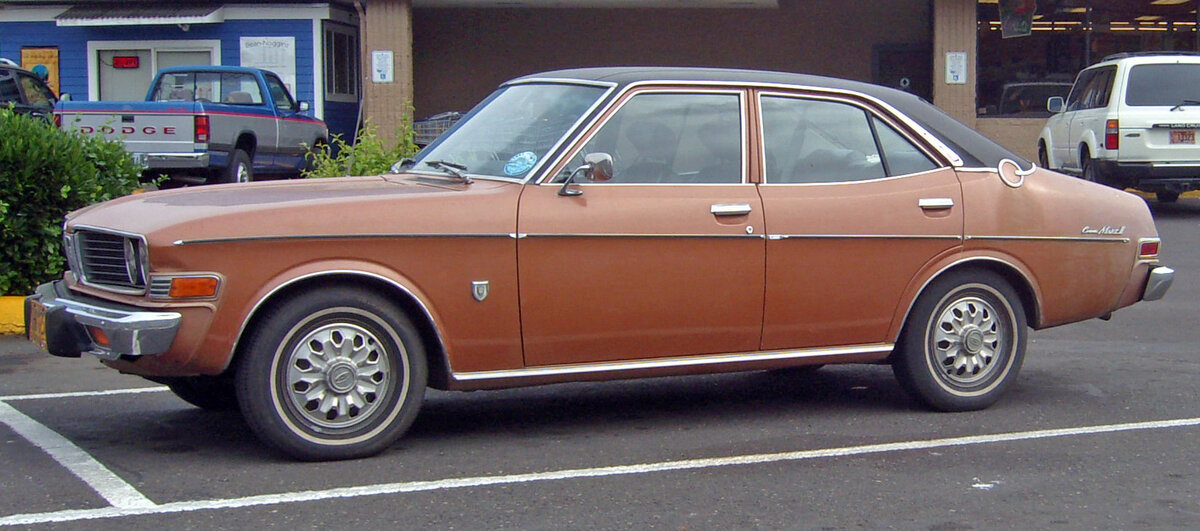 By born1945 from Hillsboro, Oregon, USA;cropped and adjusted by uploader Mr.choppers - 1976 Toyota Corona Mark II, CC BY-SA 2.0, https://commons.wikimedia.org/w/index.php?curid=21672189
