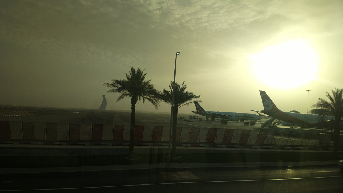 Раннее утро в аэропорту Абу-Даби