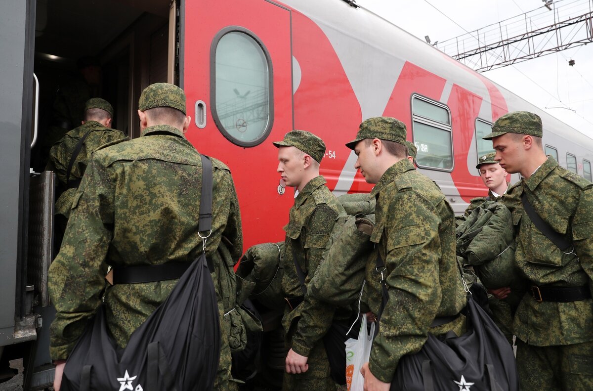 «Ни один из срочников Красноярского края не отправится на спецоперацию». Военком рассказал о количестве весенних призывников 