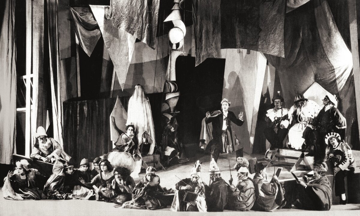 Сцена из первой постановки спектакля. Фото 1922 год