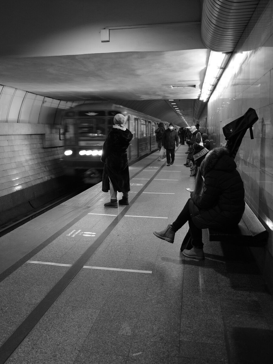 
Ricoh GRiii, уличный фотограф Сергей Караваев
