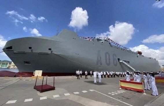 На заглавном фото: потоки западного вооружения идут на Украину через Польшу. Вот и транспортный корабль ВМС Испании Ysabel пришвартовался в польском порту Гдыня. Он привёз 200 тонн боеприпасов, 30 грузовиков со снаряжением и 20 бронемашин. Теперь поляки будут это всё транспортировать на территорию Украины. 