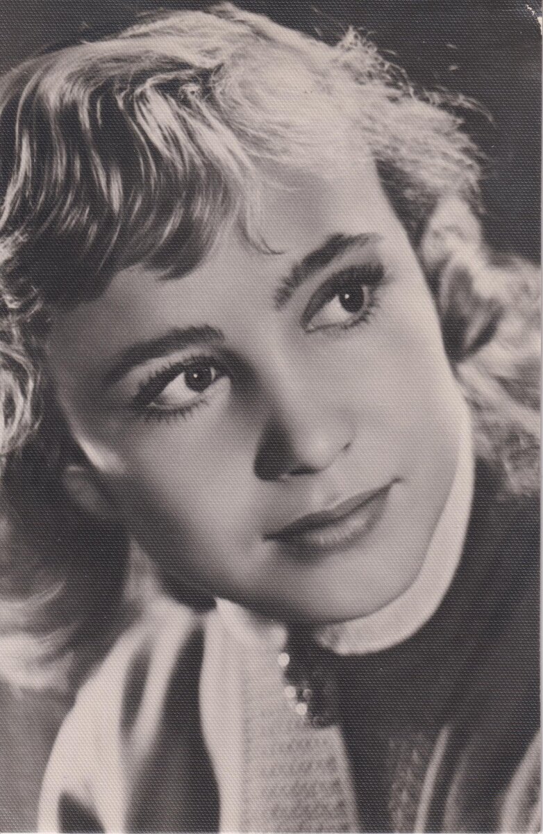 Надежда Румянцева. 1958 г. Открытка из моей коллекции (листать вправо).