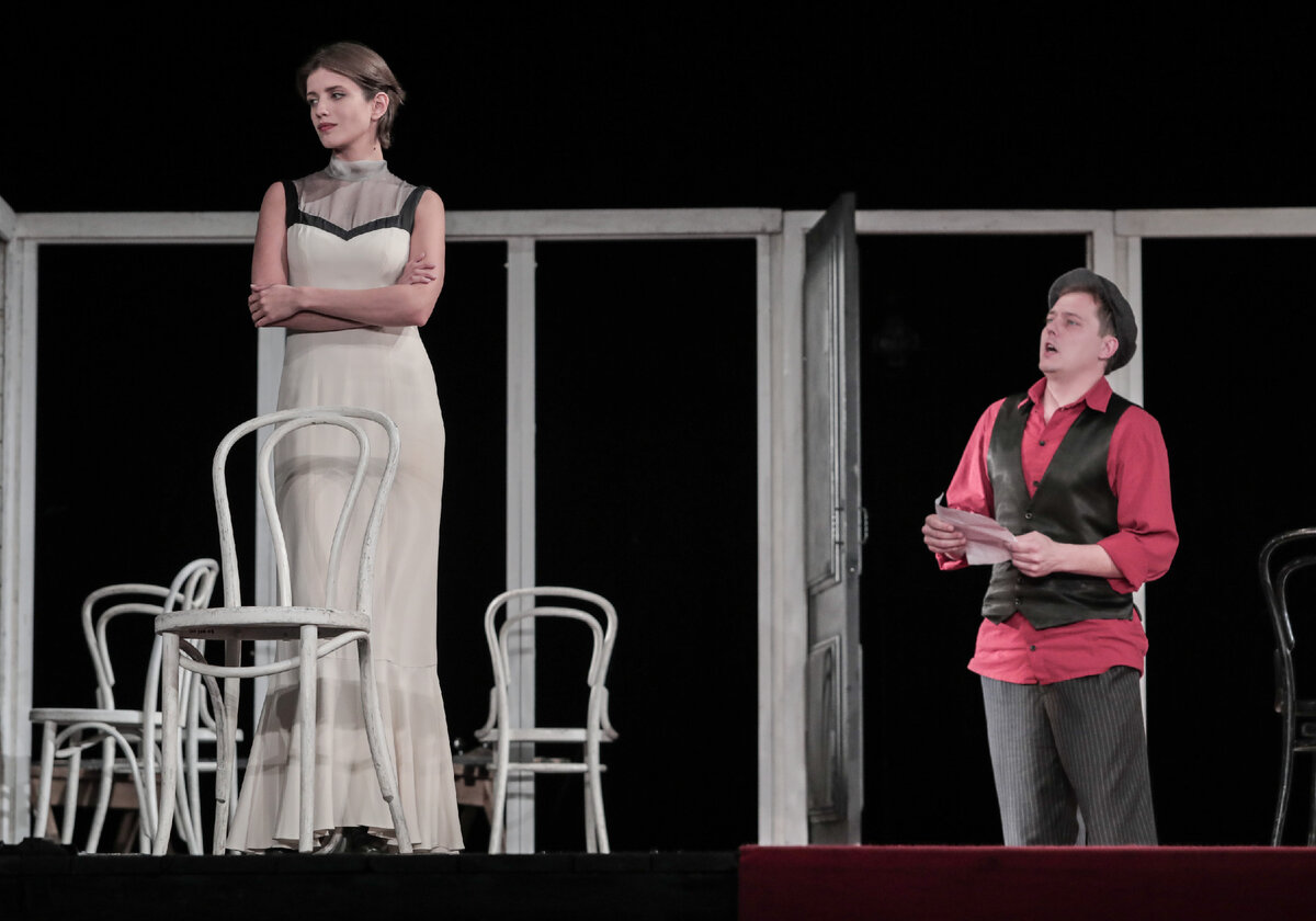 Сцена из спектакля «Волки и овцы» (2009) Театра Олега Табакова