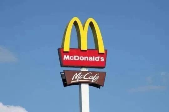    McDonald's на вокзалах и в аэропортах Москвы и Санкт-Петербурга не сменят название