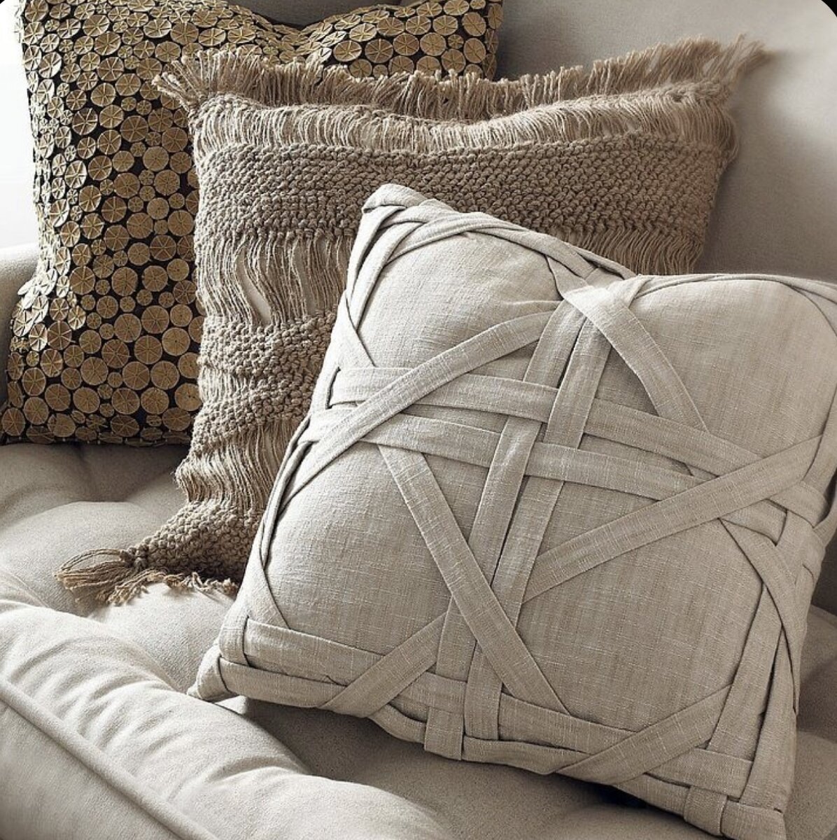 Подушки  и текстиль вносят уют и стиль.