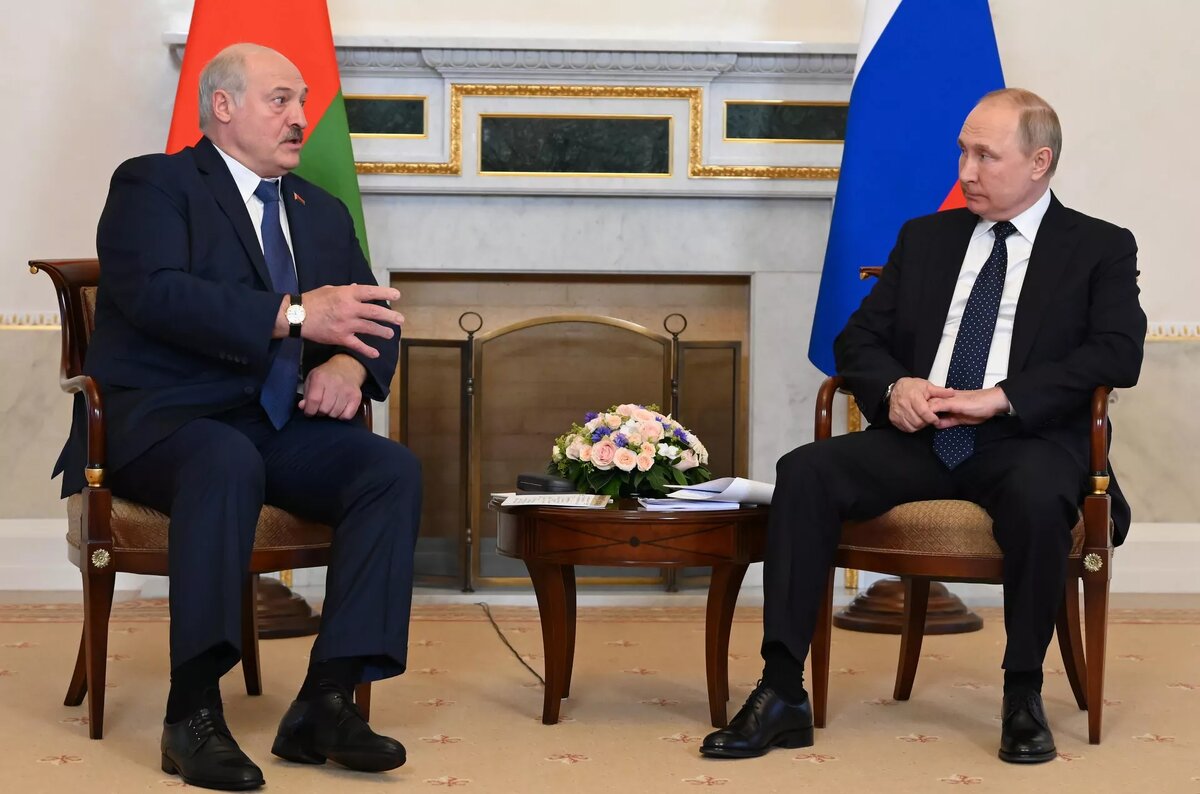 Президент России Владимир Путин и президент Белоруссии Александр Лукашенко во время встречи. © РИА Новости / Максим Блинов