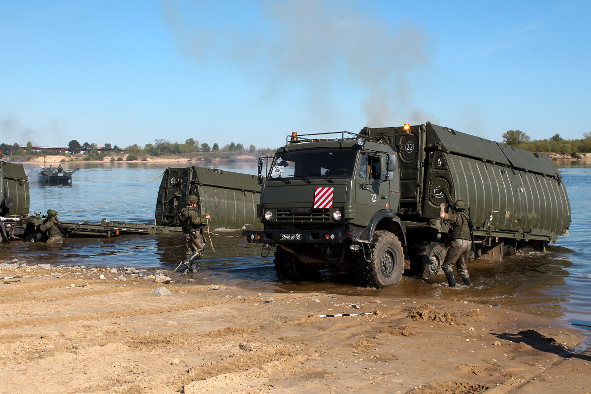 понтонный мост военный