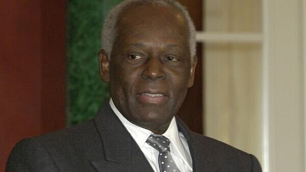    Президент Анголы Жозе Эдуарду душ Сантуш© РИА Новости / Дмитрий Астахов