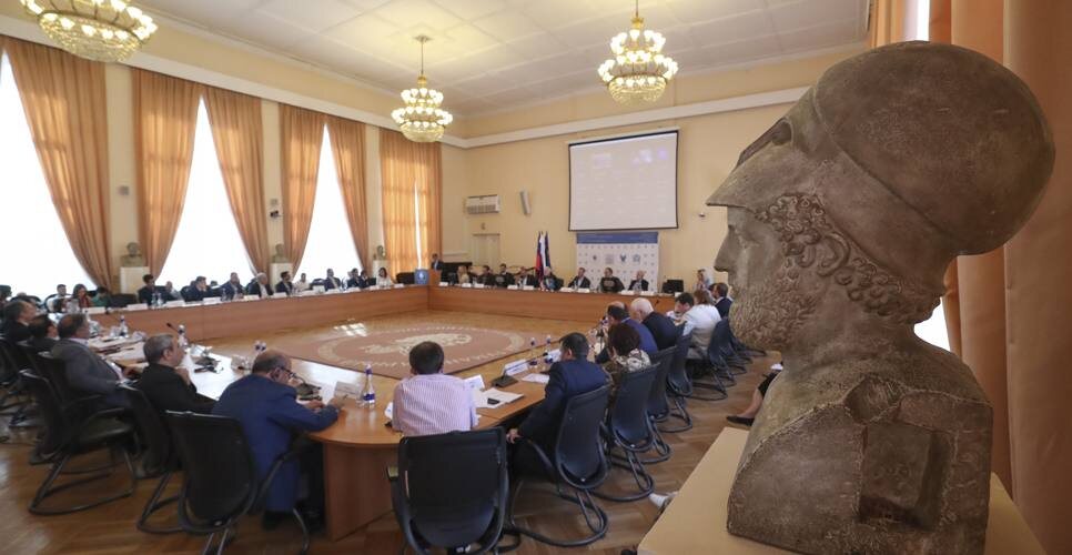 Фото с конференции, упоминаемой в статье. Источник: https://t.me/historyrussia_org/1678