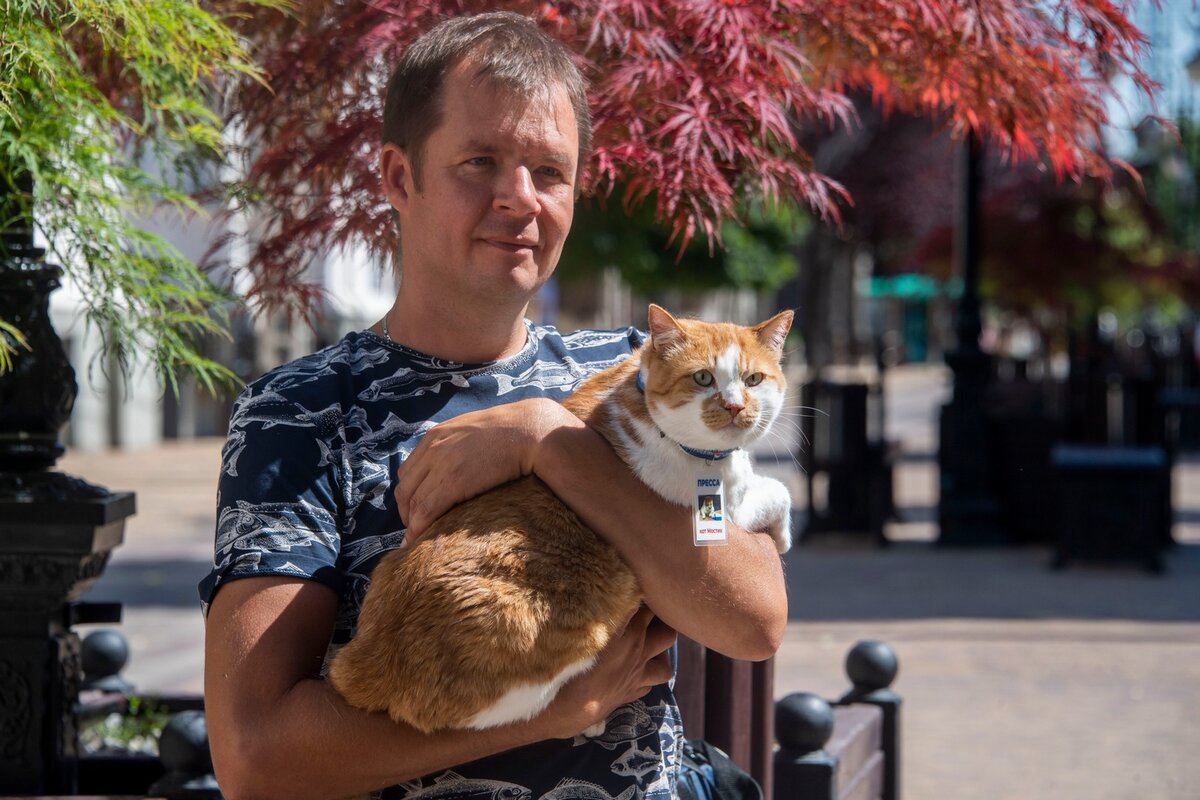 Знакомьтесь, Иван! Географ-путешественник, краевед, писатель, гид по Крыму и кошатник.