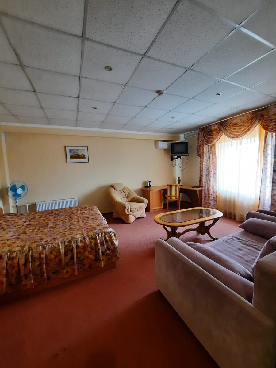 "Полисть" гостиница не большая, но номера есть на разный вкус и разной ухоженности.. Разочарования от этого номера точно не испытаешь.