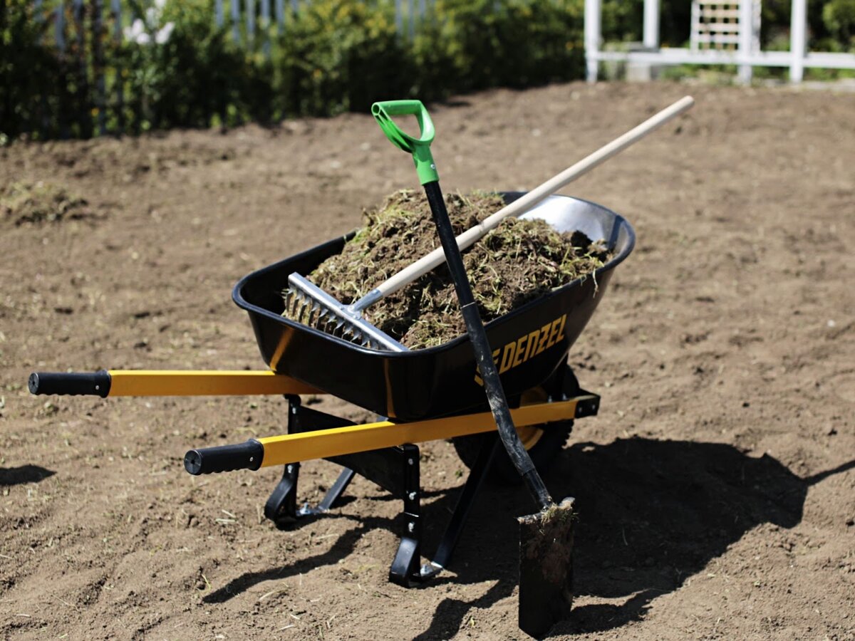 Готовь сани летом. Какую технику купить для осенних работ на даче