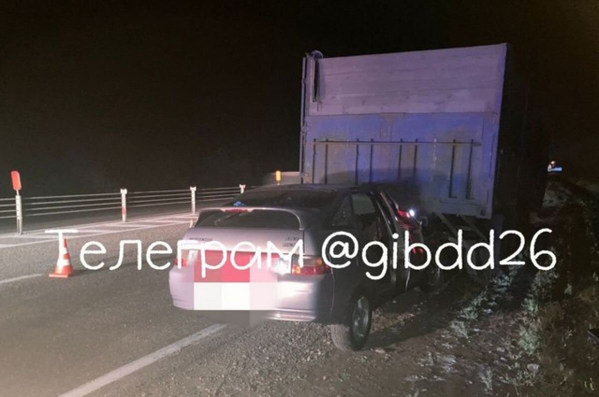    На Ставрополье водитель легковушки сзади въехал в КамАЗ и погиб