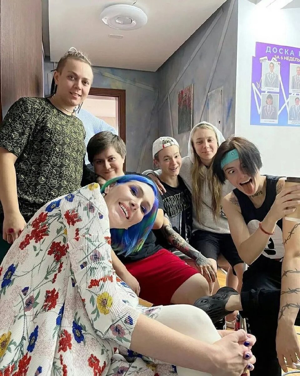    У участниц популярного шоу сложные историиСоцсети реалити-шоу "Пацанки"