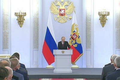    Владимир Путин на церемонии подписания договоров о вхождении новых территорий в состав России ©Скриншот