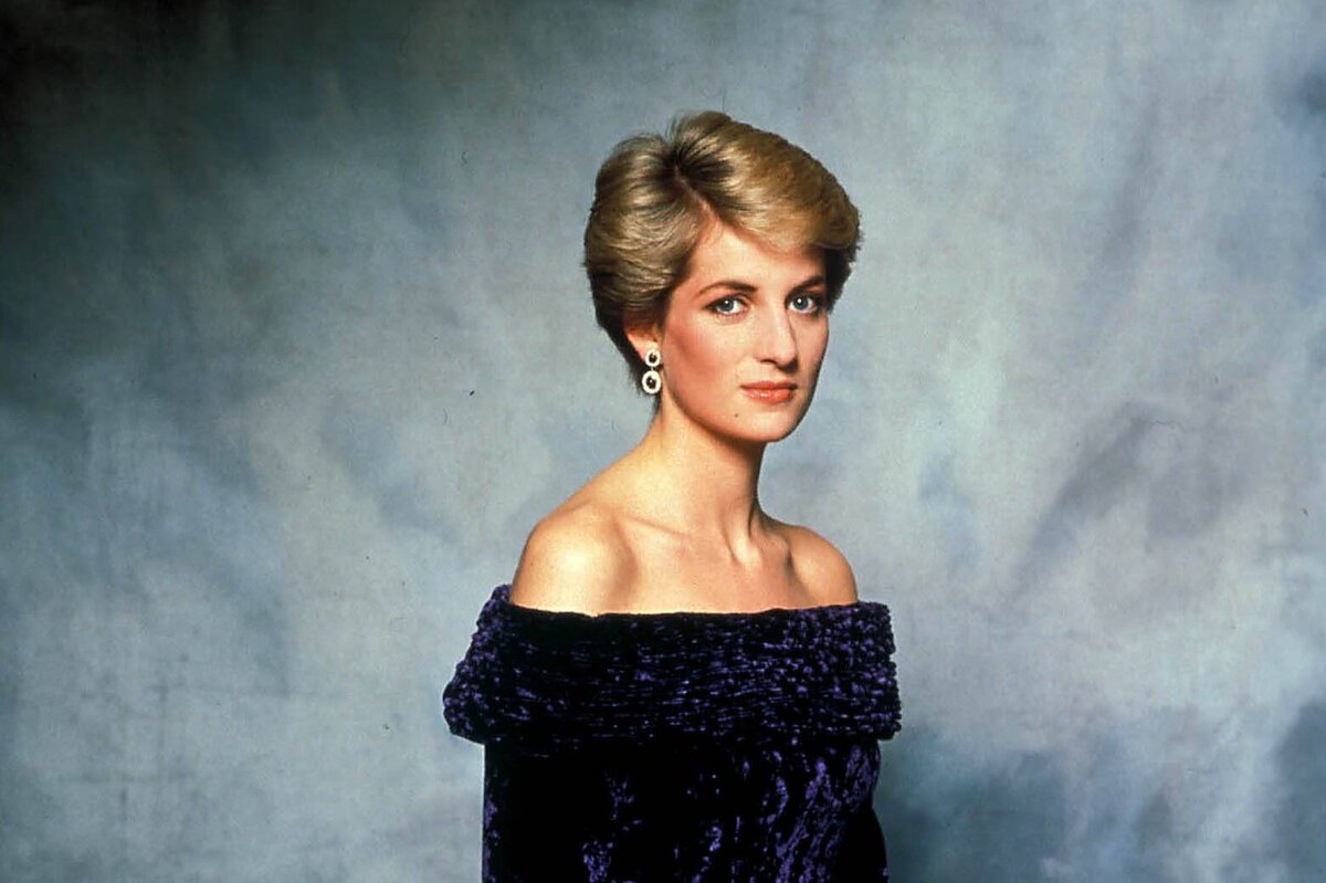     Брат принцессы Дианы рассказал, кто манипулировал его сестрой