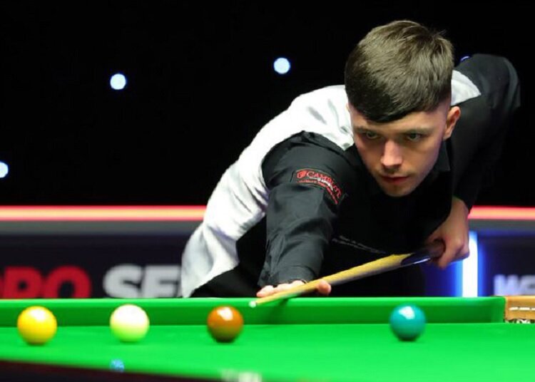 Новичок тура Дилан Эмери начал с победы на квалификации Scottish Open. Фото: WST