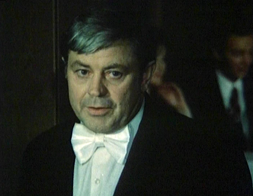 В фантастическом фильме Михаила Швейцера «Бегство мистера МакКинли» (1975) Донатас Банионис говорит голосом Зиновия Гердта