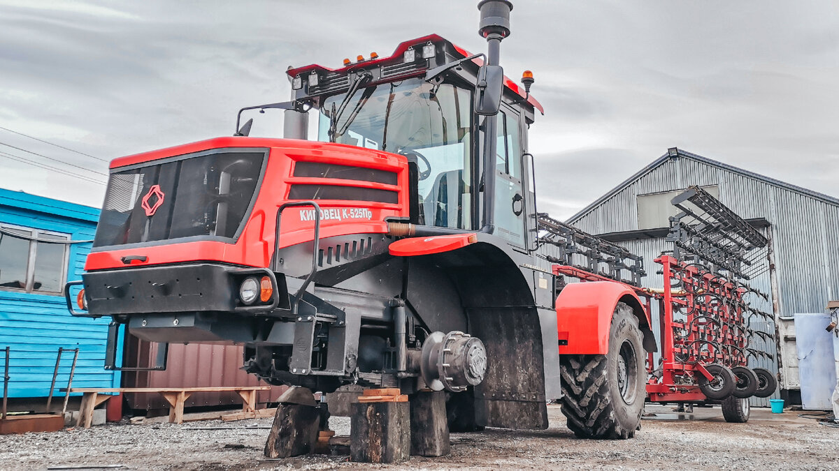 Кировец к525 без передних колёс. 