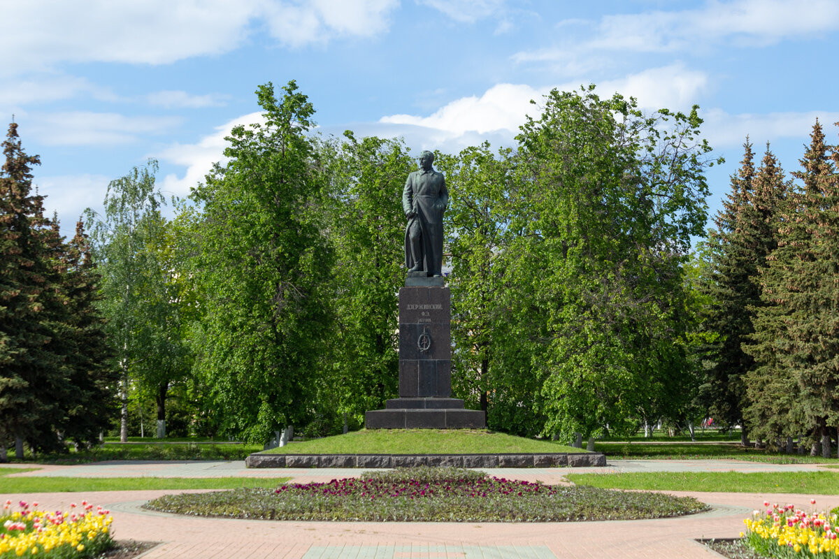 Памятник Дзержинскому Ф. Э. на площади Дзержинского