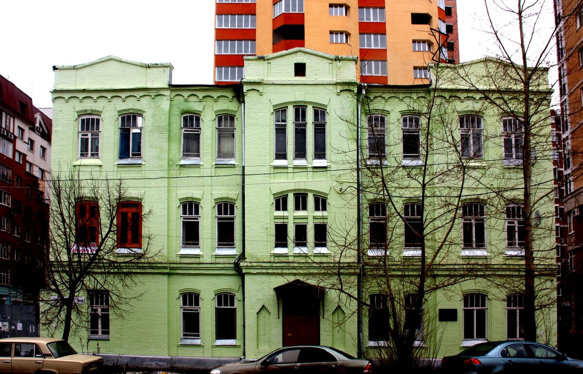 А сейчас высотки  взяли в кольцоСейч