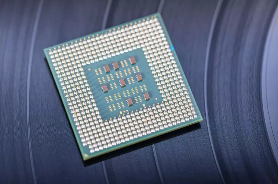  AMD выпустит специальные модификации процессоров Ryzen 7 и Ryzen 9. По слухам, превосходство над флагманами Intel в играх достигает 33%.